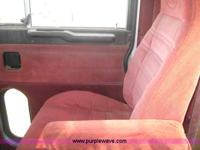 image for item 5944 1995 Peterbilt 378 semi truck