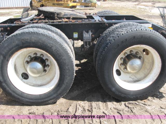 image for item 5944 1995 Peterbilt 378 semi truck