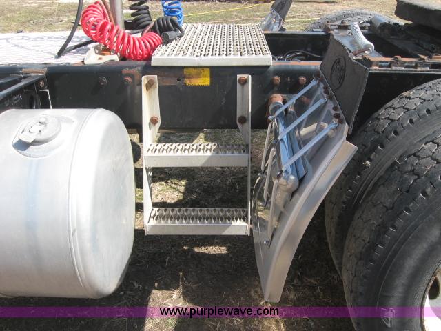 image for item 5944 1995 Peterbilt 378 semi truck