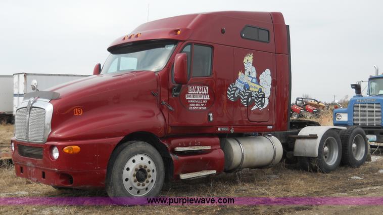 image for item 7822 1998 Kenworth T2000 semi truck