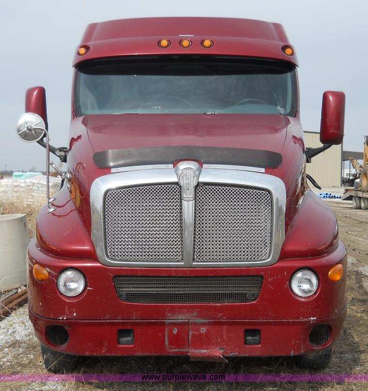 image for item 7822 1998 Kenworth T2000 semi truck