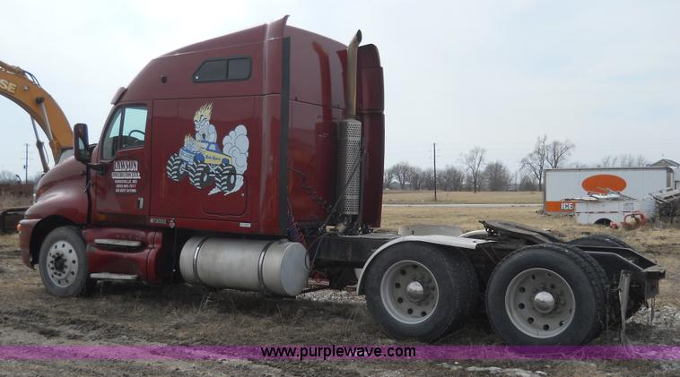 image for item 7822 1998 Kenworth T2000 semi truck