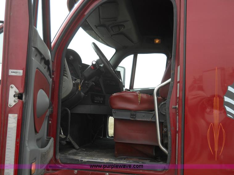 image for item 7822 1998 Kenworth T2000 semi truck