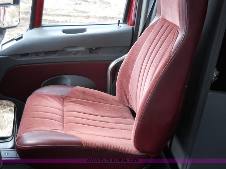 image for item 7822 1998 Kenworth T2000 semi truck