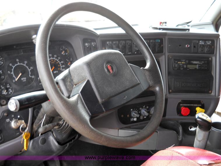 image for item 7822 1998 Kenworth T2000 semi truck