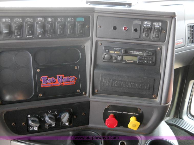 image for item 7822 1998 Kenworth T2000 semi truck