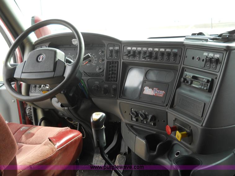 image for item 7822 1998 Kenworth T2000 semi truck