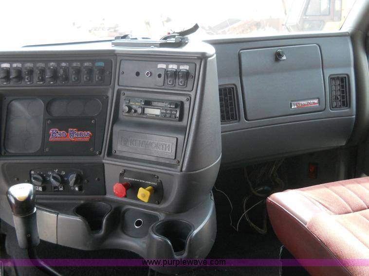 image for item 7822 1998 Kenworth T2000 semi truck