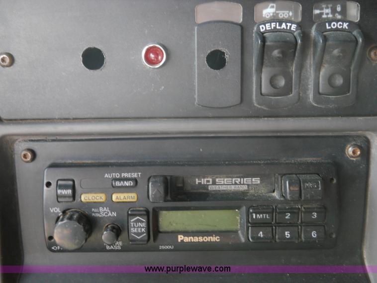 image for item 7822 1998 Kenworth T2000 semi truck