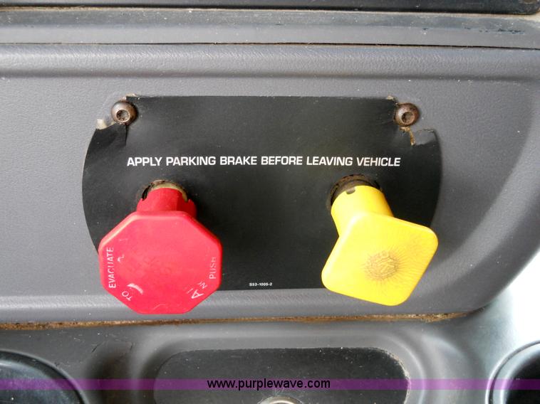 image for item 7822 1998 Kenworth T2000 semi truck