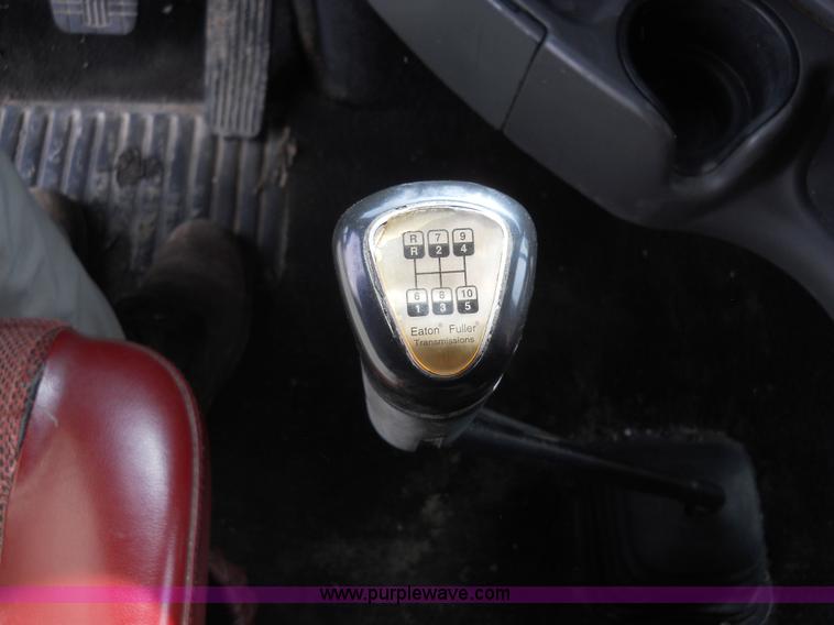 image for item 7822 1998 Kenworth T2000 semi truck