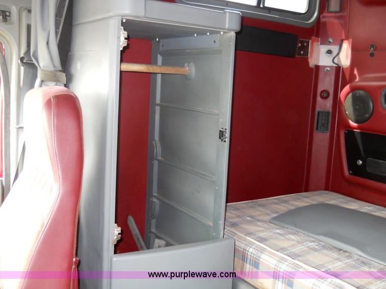 image for item 7822 1998 Kenworth T2000 semi truck