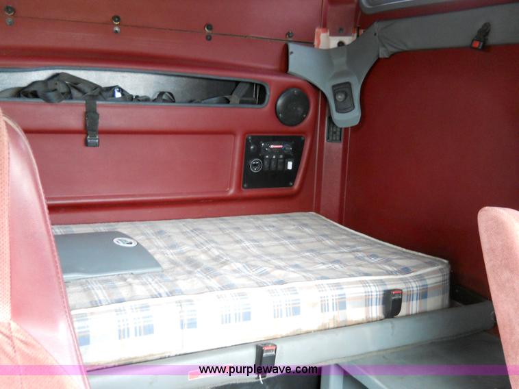 image for item 7822 1998 Kenworth T2000 semi truck