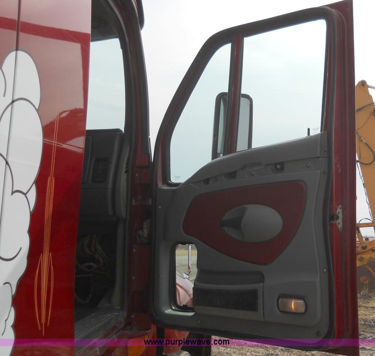 image for item 7822 1998 Kenworth T2000 semi truck