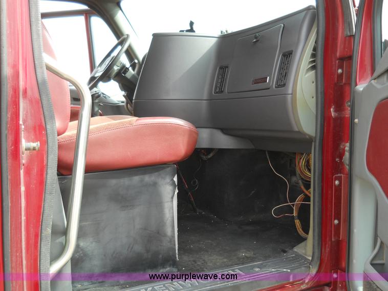 image for item 7822 1998 Kenworth T2000 semi truck