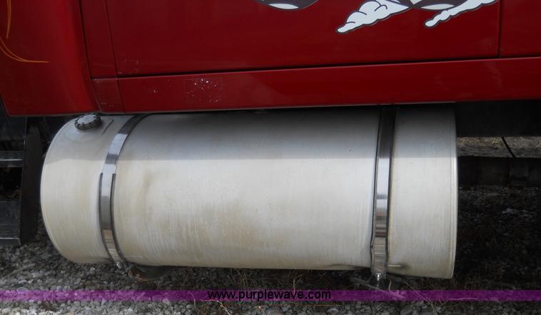 image for item 7822 1998 Kenworth T2000 semi truck