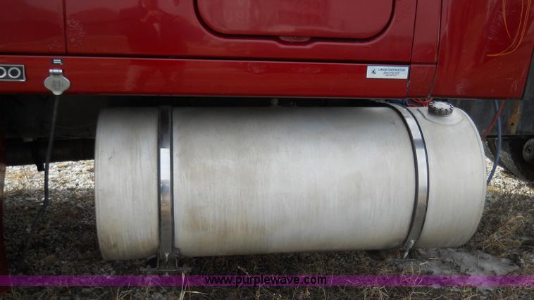 image for item 7822 1998 Kenworth T2000 semi truck