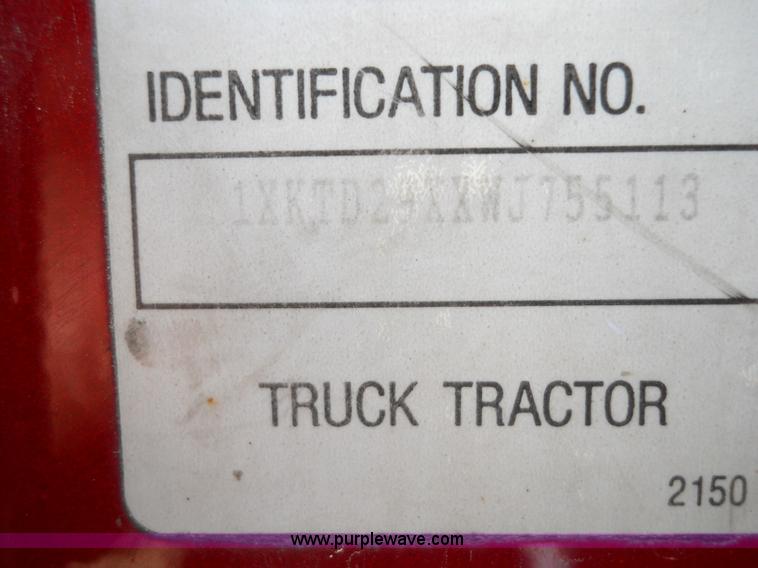 image for item 7822 1998 Kenworth T2000 semi truck