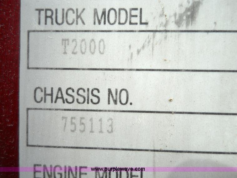 image for item 7822 1998 Kenworth T2000 semi truck