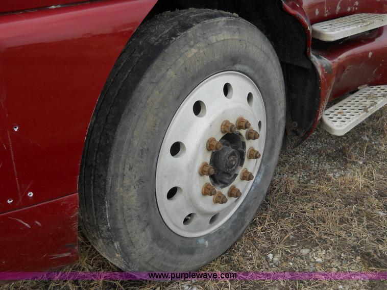 image for item 7822 1998 Kenworth T2000 semi truck