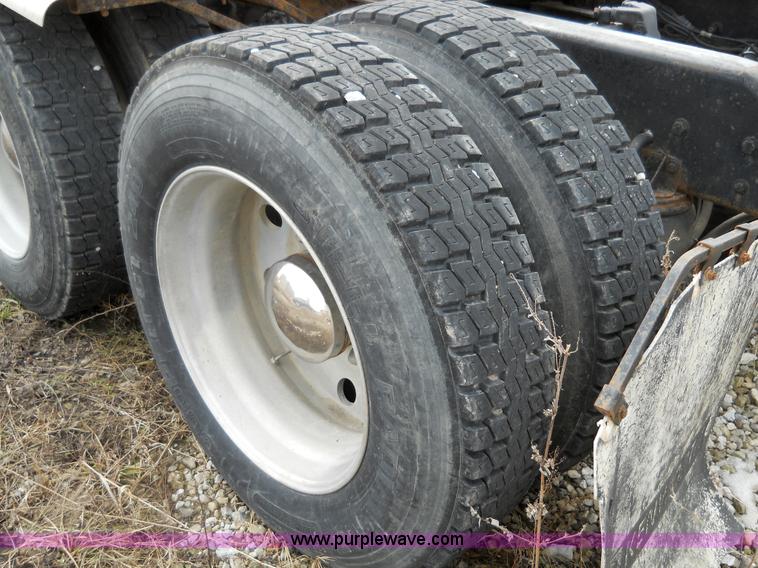 image for item 7822 1998 Kenworth T2000 semi truck