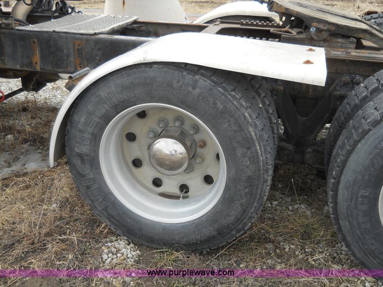 image for item 7822 1998 Kenworth T2000 semi truck