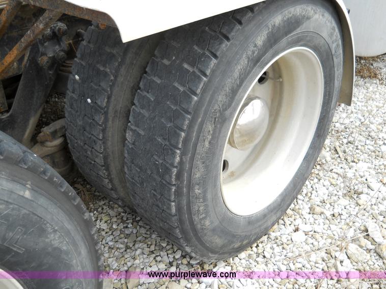 image for item 7822 1998 Kenworth T2000 semi truck