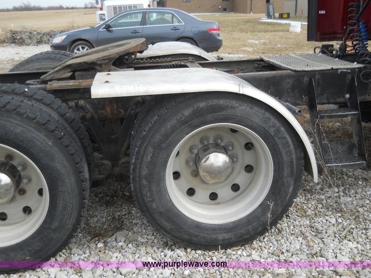 image for item 7822 1998 Kenworth T2000 semi truck