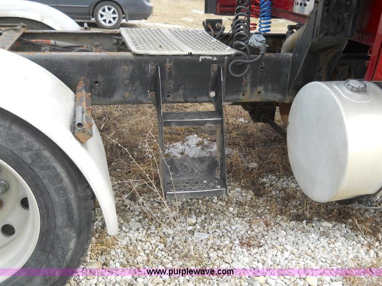 image for item 7822 1998 Kenworth T2000 semi truck