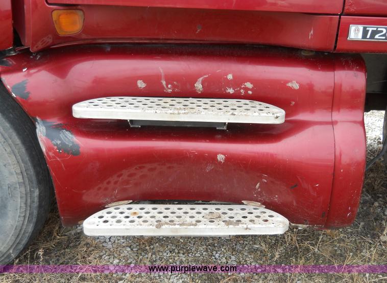 image for item 7822 1998 Kenworth T2000 semi truck