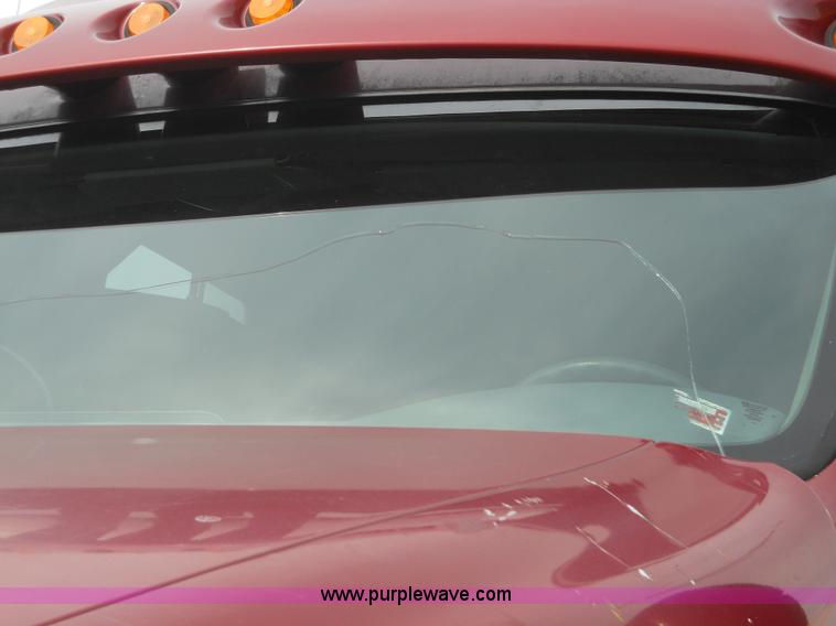 image for item 7822 1998 Kenworth T2000 semi truck