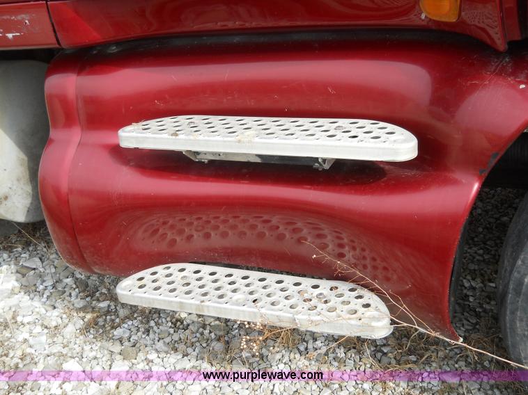 image for item 7822 1998 Kenworth T2000 semi truck