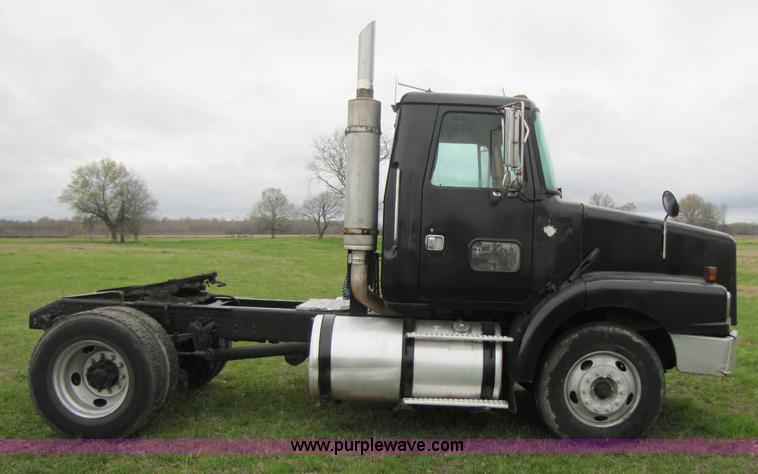 image for item 8405 1998 Volvo WG semi truck