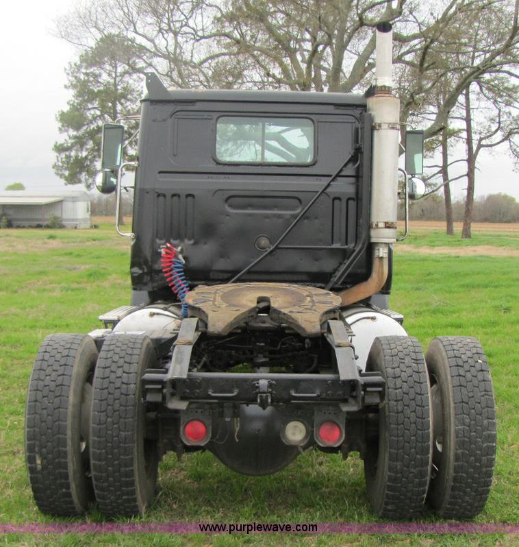 image for item 8405 1998 Volvo WG semi truck