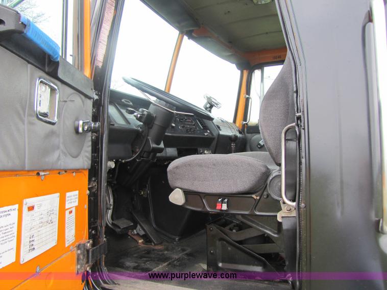 image for item 8405 1998 Volvo WG semi truck