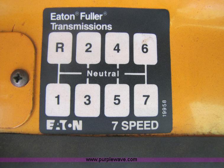 image for item 8405 1998 Volvo WG semi truck