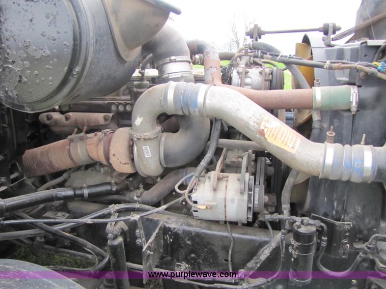 image for item 8405 1998 Volvo WG semi truck