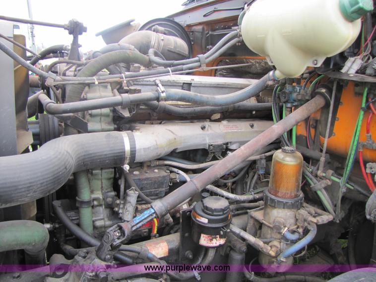 image for item 8405 1998 Volvo WG semi truck