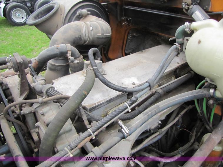 image for item 8405 1998 Volvo WG semi truck