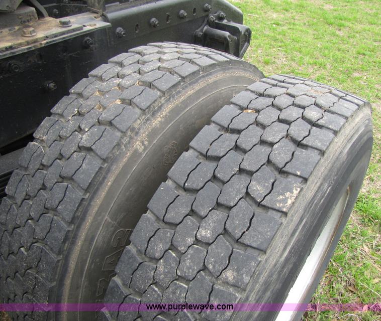 image for item 8405 1998 Volvo WG semi truck