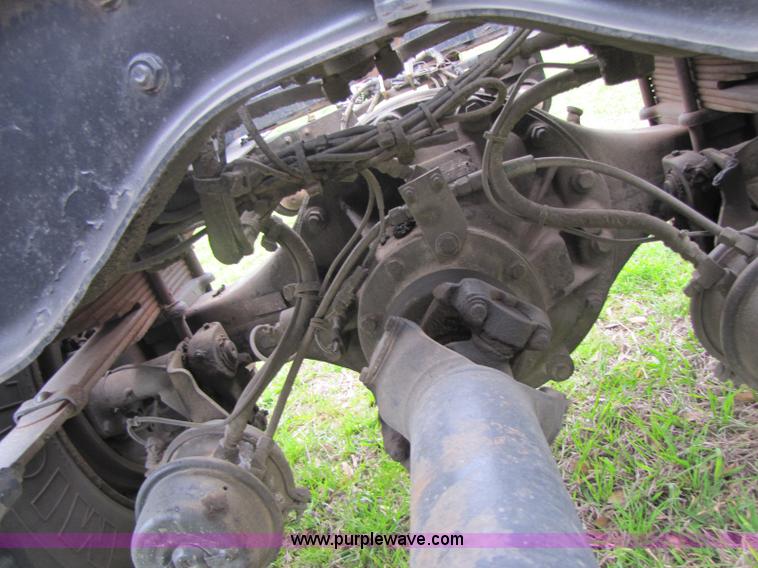 image for item 8405 1998 Volvo WG semi truck