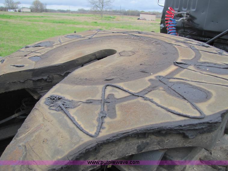 image for item 8405 1998 Volvo WG semi truck