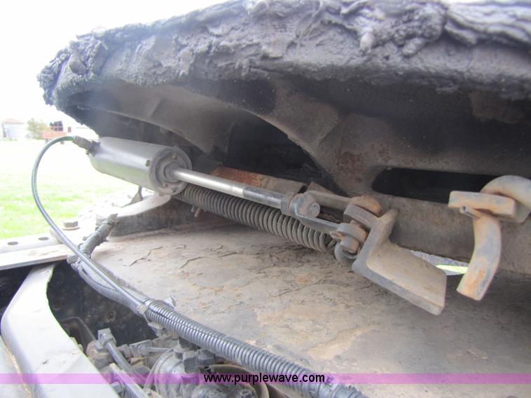 image for item 8405 1998 Volvo WG semi truck