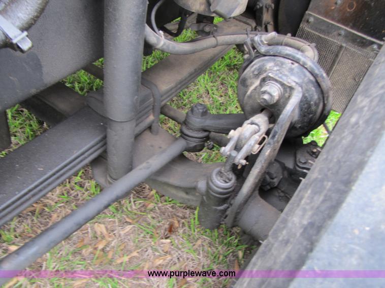 image for item 8405 1998 Volvo WG semi truck