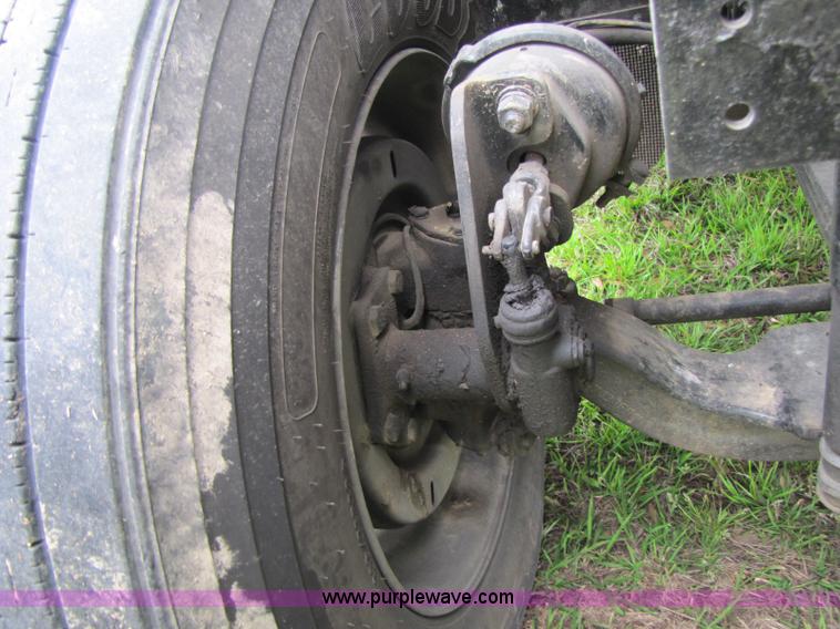 image for item 8405 1998 Volvo WG semi truck