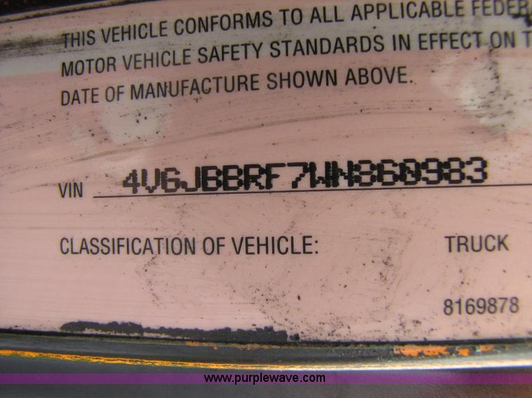 image for item 8405 1998 Volvo WG semi truck