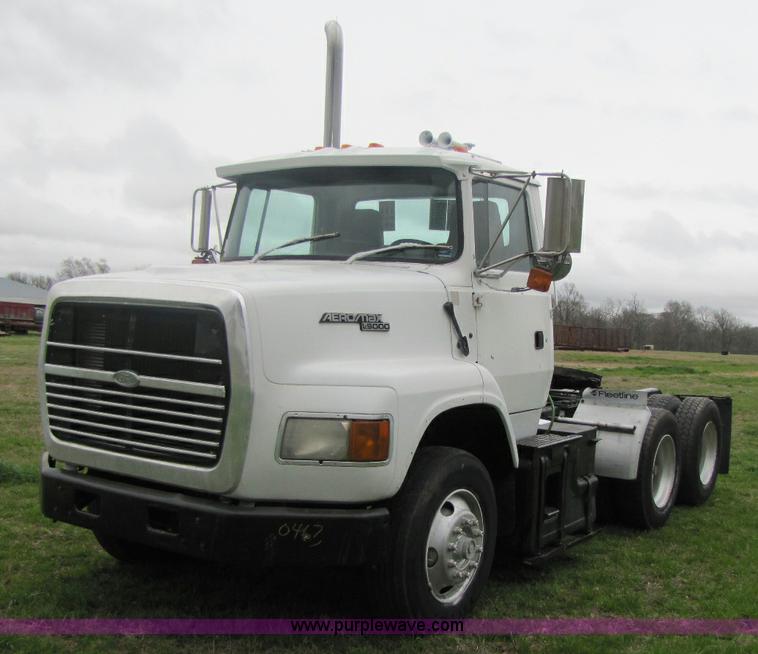 image for item 8406 1992 Ford LTA9000 Aero Max 106 semi truck