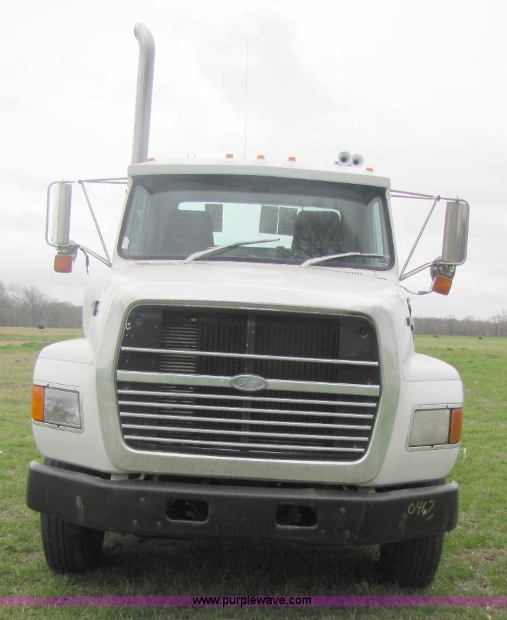 image for item 8406 1992 Ford LTA9000 Aero Max 106 semi truck