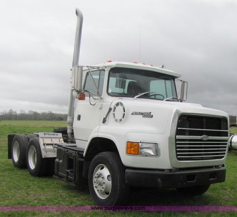 image for item 8406 1992 Ford LTA9000 Aero Max 106 semi truck