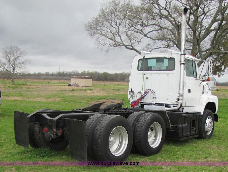 image for item 8406 1992 Ford LTA9000 Aero Max 106 semi truck